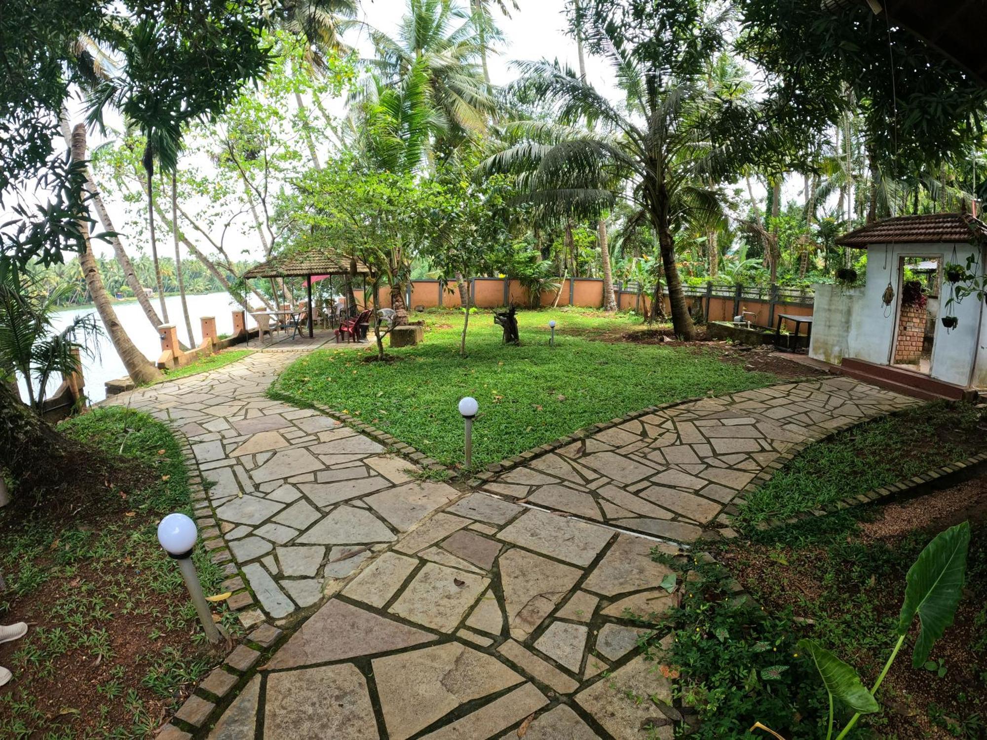 Greenchromide Homestays Mundrothuruth Exterior photo